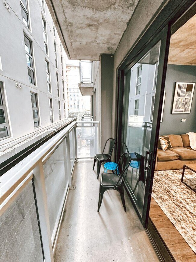 Building Photo - 1031 N Park Ave