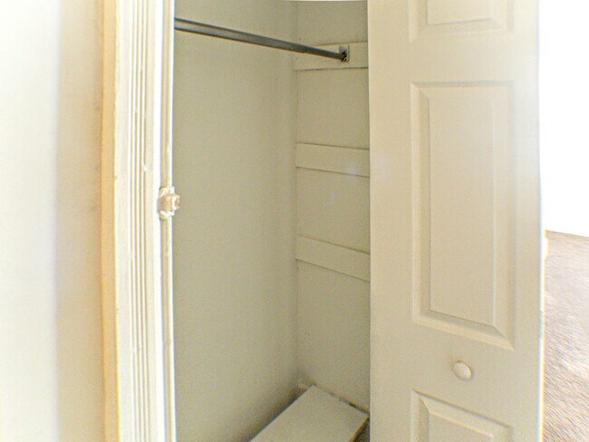 Building Photo - Point Breeze Three Bedroom Home