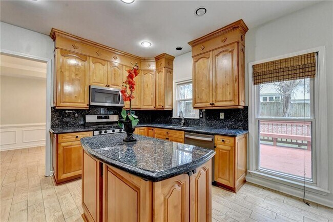 Building Photo - 2835 Crestmont Ct