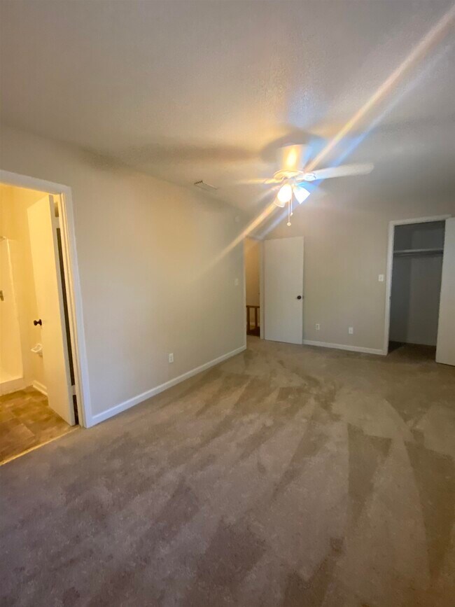 Building Photo - 3701 Donovan Dr