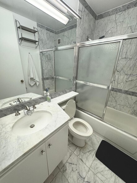 Building Photo - 500 W 43rd St