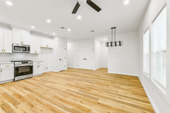 Building Photo - 6103 Cavalier St
