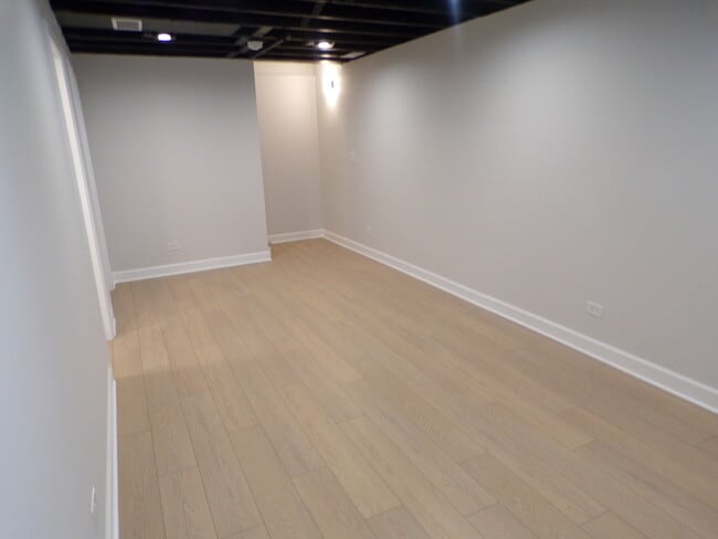 Building Photo - 615 Windsor Dr