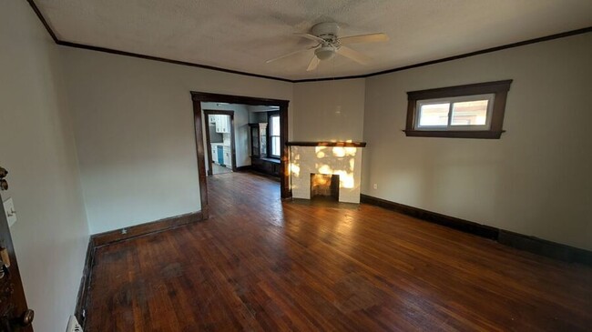 Building Photo - Spacious 2-Bedroom Lakewood Home with Mode...