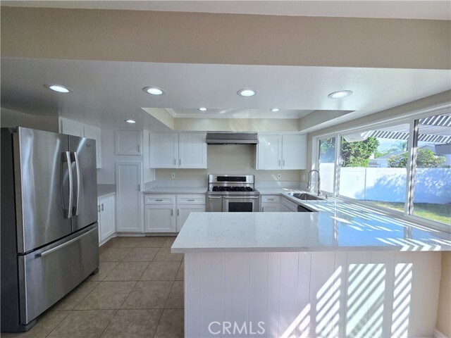 Building Photo - 926 E Bastanchury Rd