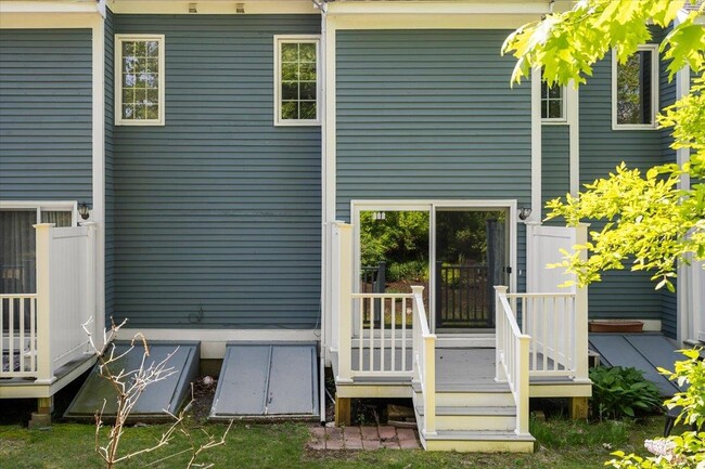 Building Photo - 7 Swift Ln