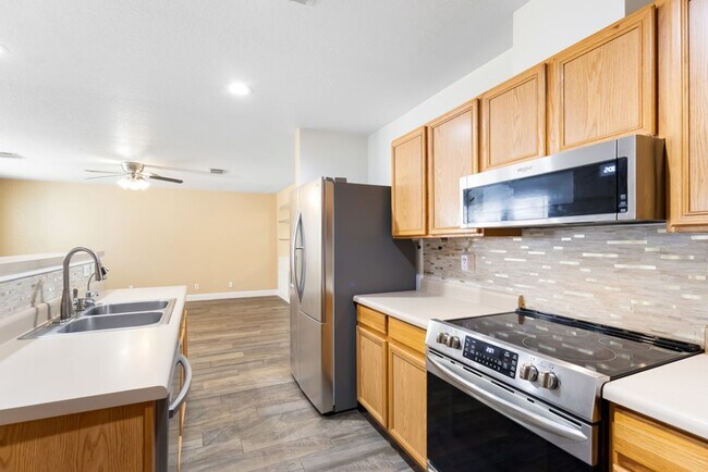 Building Photo - 4 Bedroom 2 1/2 bath Springtree Ranch Subdivision