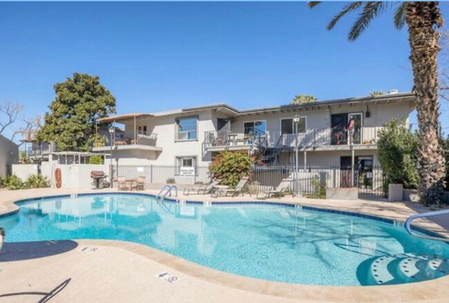 Building Photo - 4041 E Camelback Rd