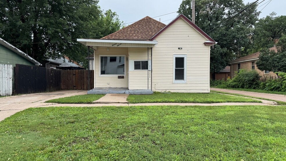 Primary Photo - 1111 W 5th St