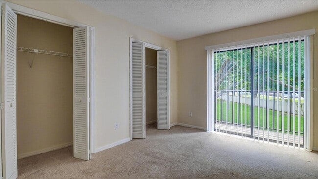 Building Photo - 15206 W Pond Woods Dr
