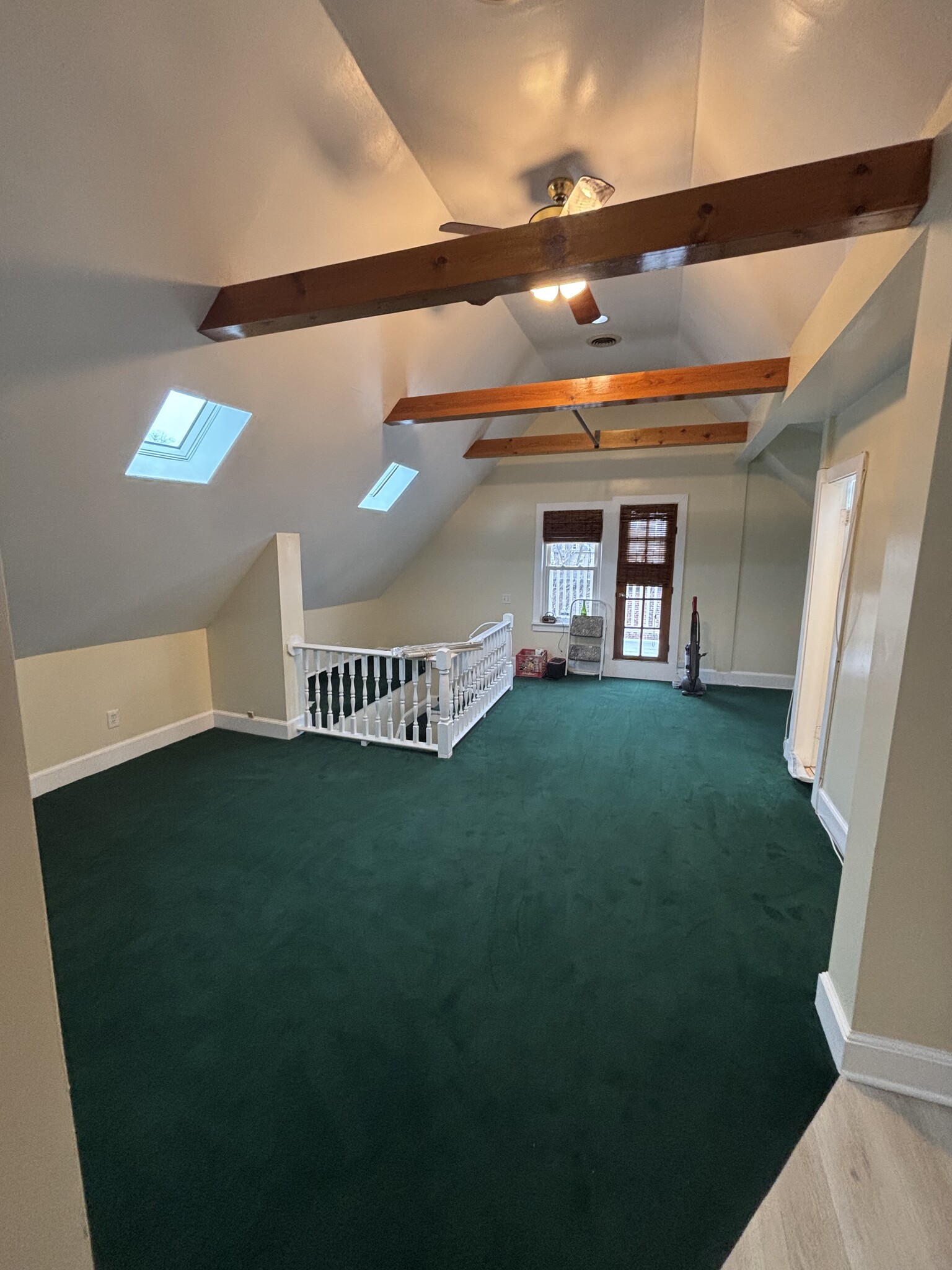 open floor plan - 585 Beechwood Ave