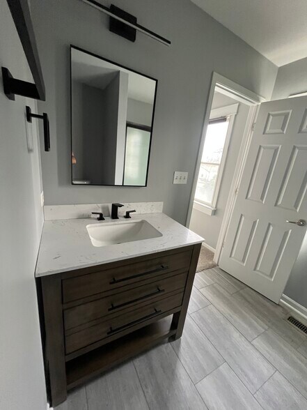 Building Photo - 203 Spring Point Dr