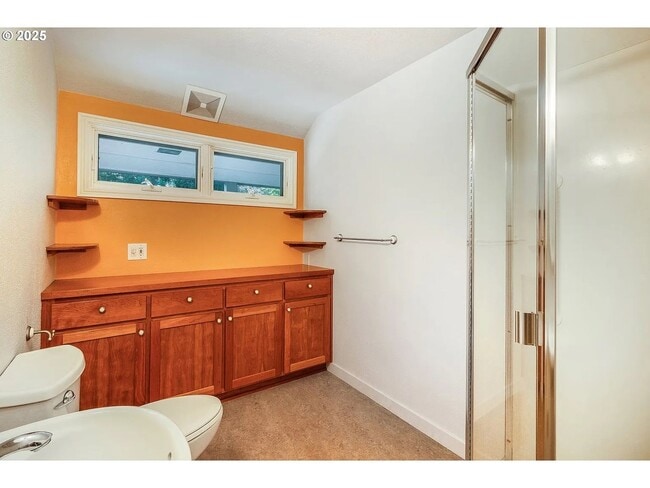 Building Photo - Gorgeous College Hill 4 BD, 3BA in desirab...