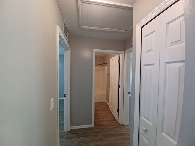 Building Photo - 2720 Soaring Hawk Dr