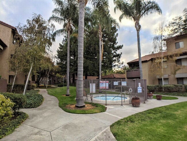 Building Photo - 2250 Monroe St