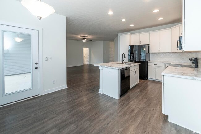 Building Photo - 2822 Brewster Dr