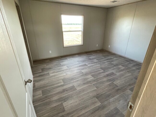 Building Photo - 15807 Co Rd 672