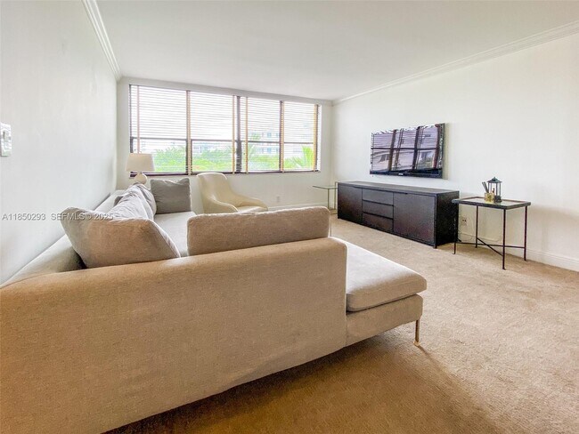 Building Photo - 10000 Bay Harbor Terrace