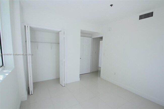Building Photo - 6362 Collins Ave