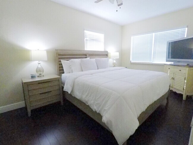 Building Photo - 2932 SW 12th St