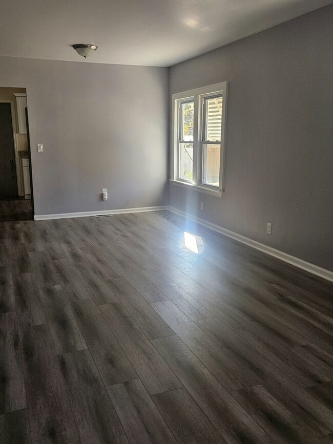 Building Photo - 733 Schomer Ave