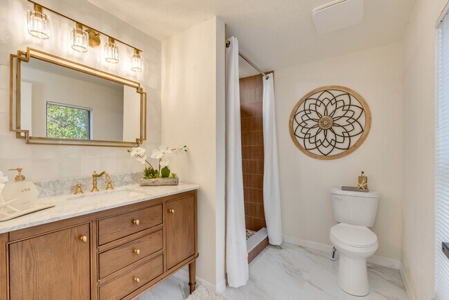 Building Photo - Stunning Renovated 3BD/2BA Home for Rent o...