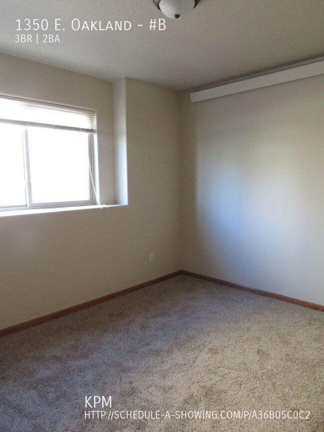 Building Photo - 1350 E. Oakland-#B