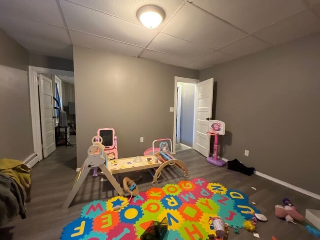 Building Photo - Well-maintained 3-bedroom home in Southsid...