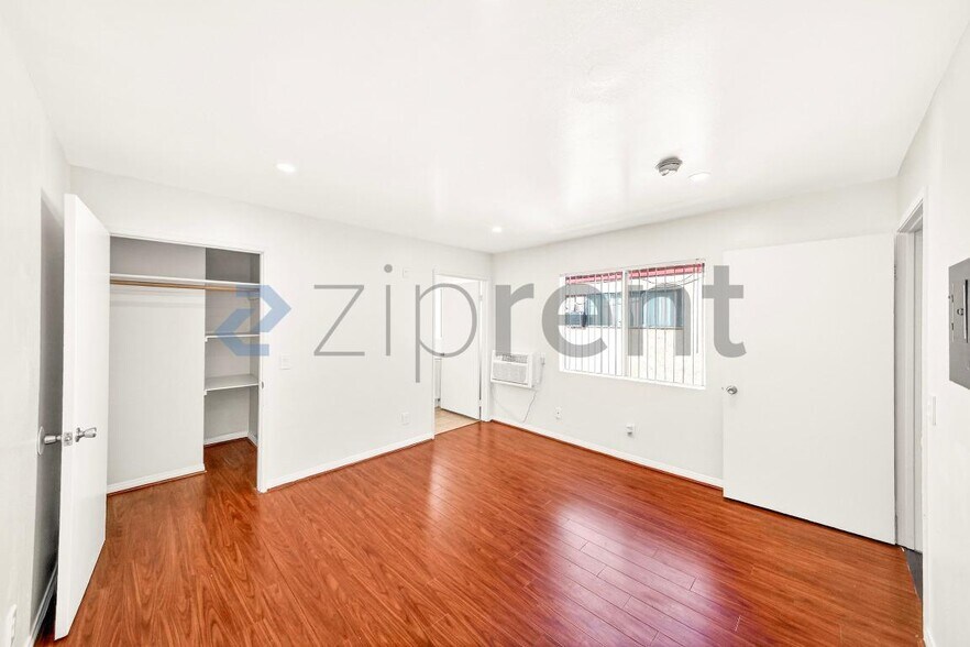 Building Photo - 843 S Ardmore Ave