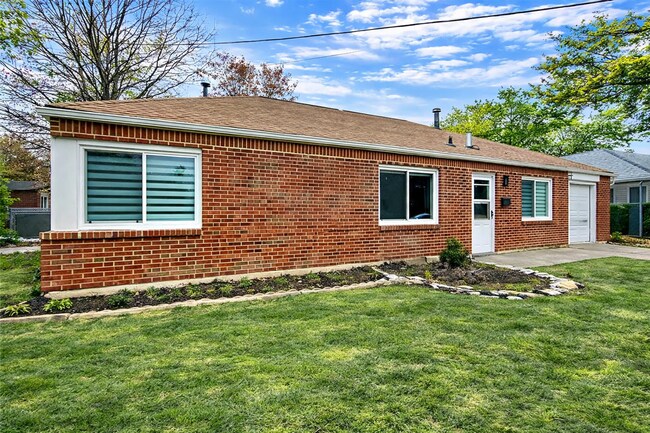 Building Photo - Charming Euclid Home in Quiet Residential Neighborhood