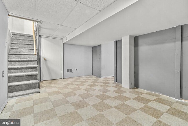 Building Photo - 224 E Washington St
