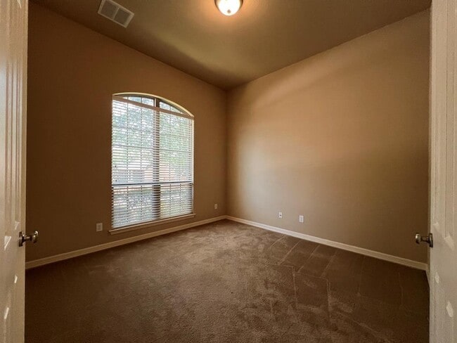 Building Photo - 3914 Remington Rd