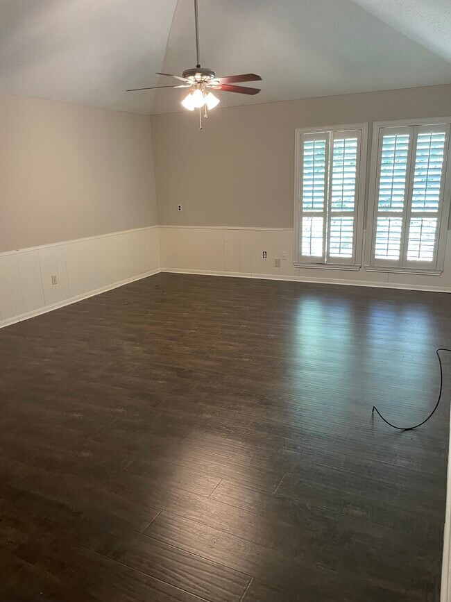 Building Photo - 2058 Shadow Rock Dr