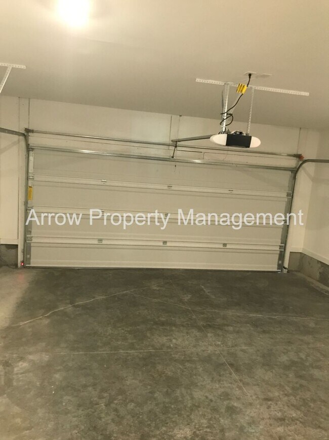 Building Photo - Immaculate new construction in the Nations!