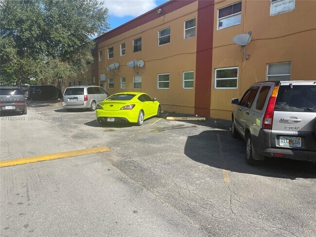 Building Photo - 1245 W 24th St