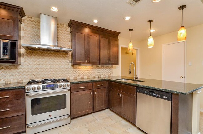 Building Photo - 2731 River Birch Dr