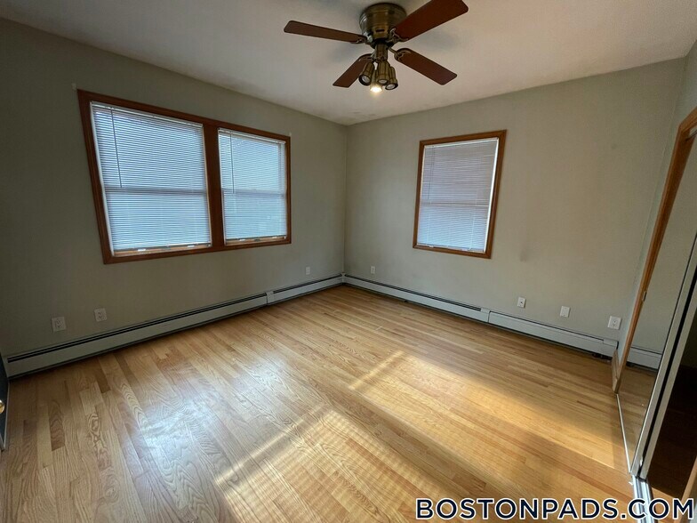 Building Photo - 77 Easton St