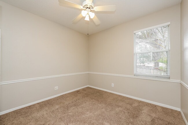 Building Photo - 619 Wave Crest Cir