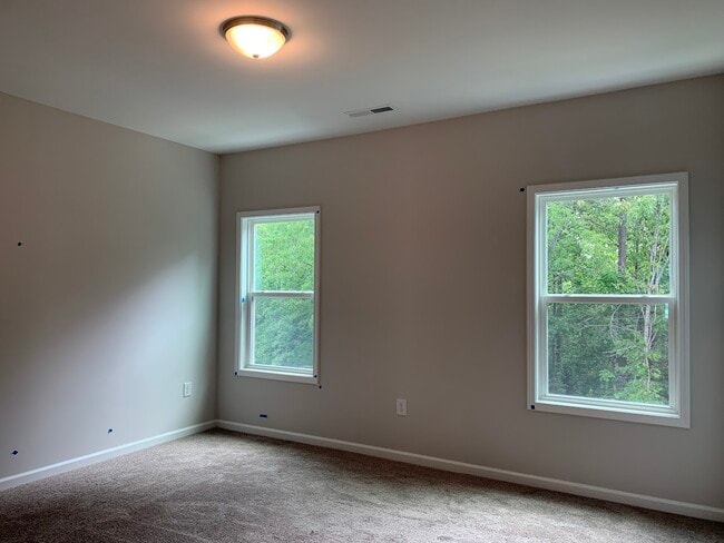 Building Photo - 843 Oak Center Dr