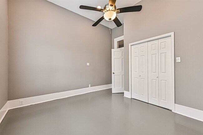 Building Photo - 2914 Avenue K Ave