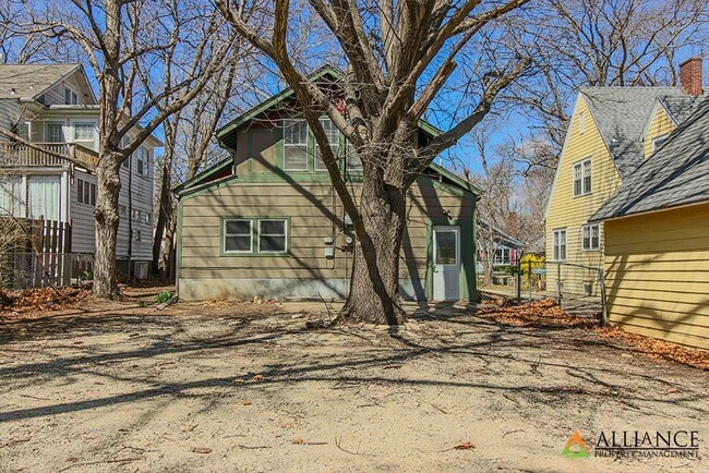 Building Photo - 1621 Leavenworth St