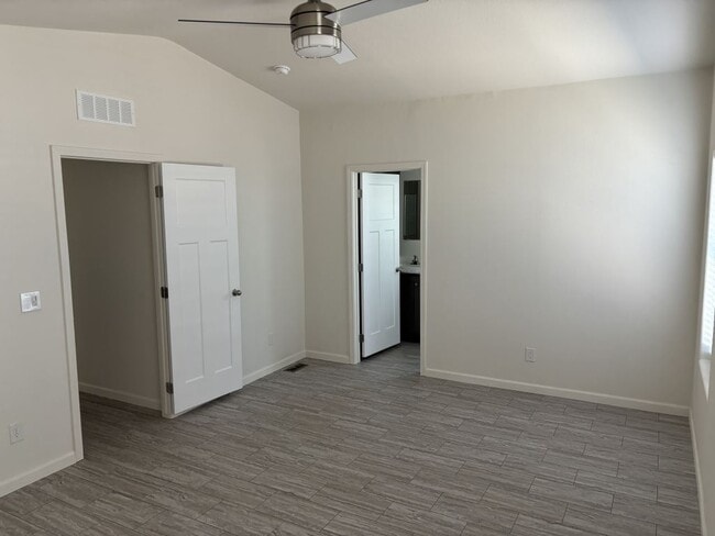 Building Photo - 3405 S Tomahawk Rd