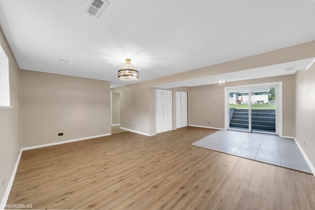 Building Photo - 728 Boxwood Dr