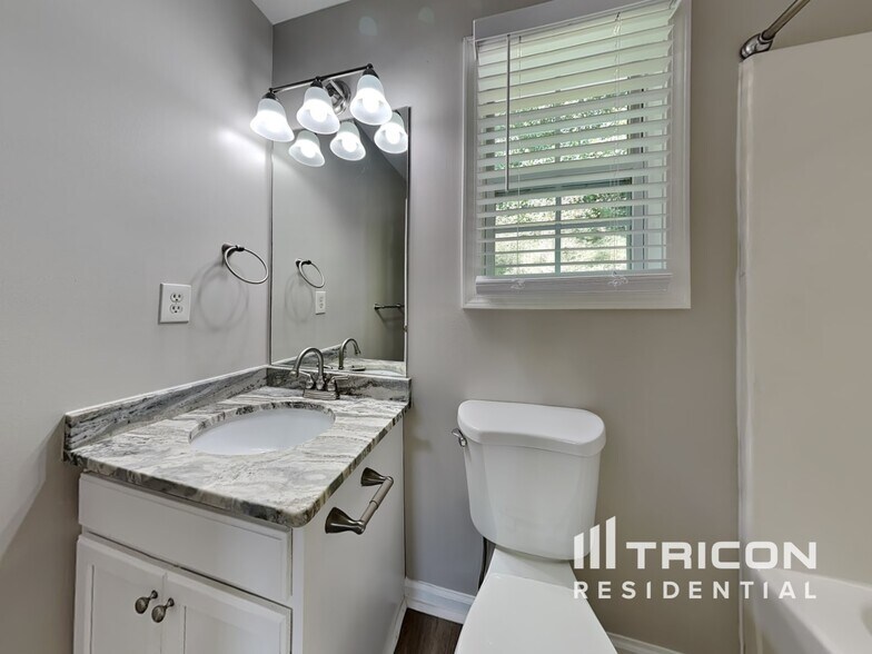 Building Photo - 6561 Squire Pl