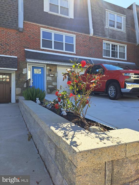 Building Photo - 3712 Clarendon Ave