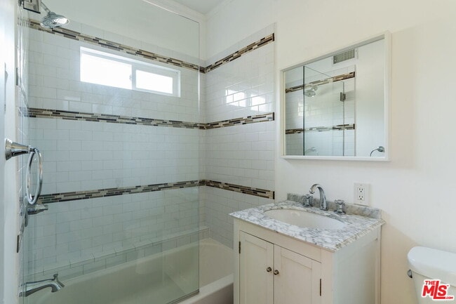 Building Photo - 2027 Canyon Dr