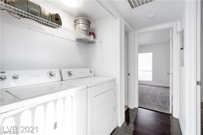 Building Photo - 3749 Carlyle Dr