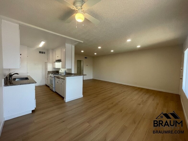 Building Photo - 6041 Whitsett Ave