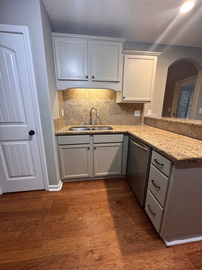 Building Photo - Beautiful 3 Bedroom, 2 Bath Home with 2-Car Garage!