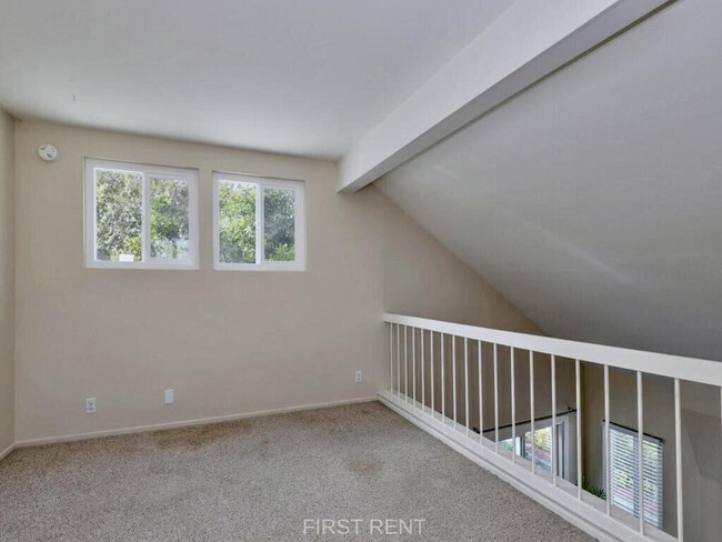 Building Photo - 19 Briarglen